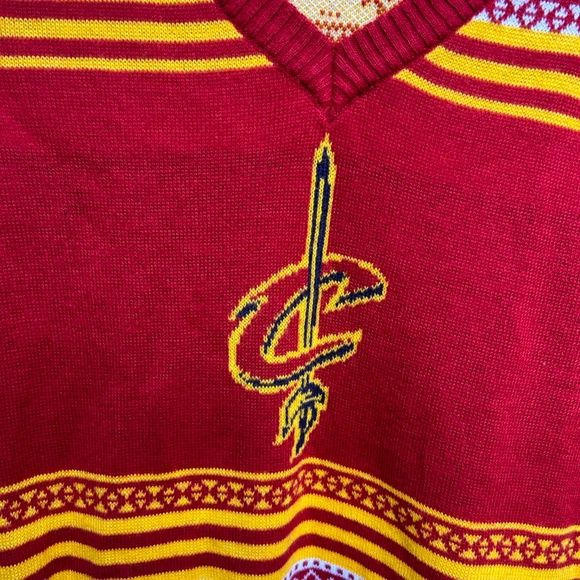 FOCO NBA Women's Big Logo Aztec V-Neck Sweater Cleveland Cavaliers - Size Medium - Picture 3 of 6